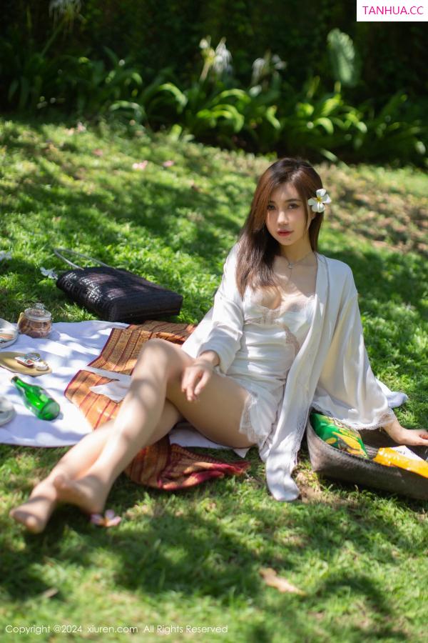 綺裡嘉 绮里嘉 [XiuRen]高清写真图 2024.03.19 No.8256 绮里嘉ula 美腿丝袜第3张图片